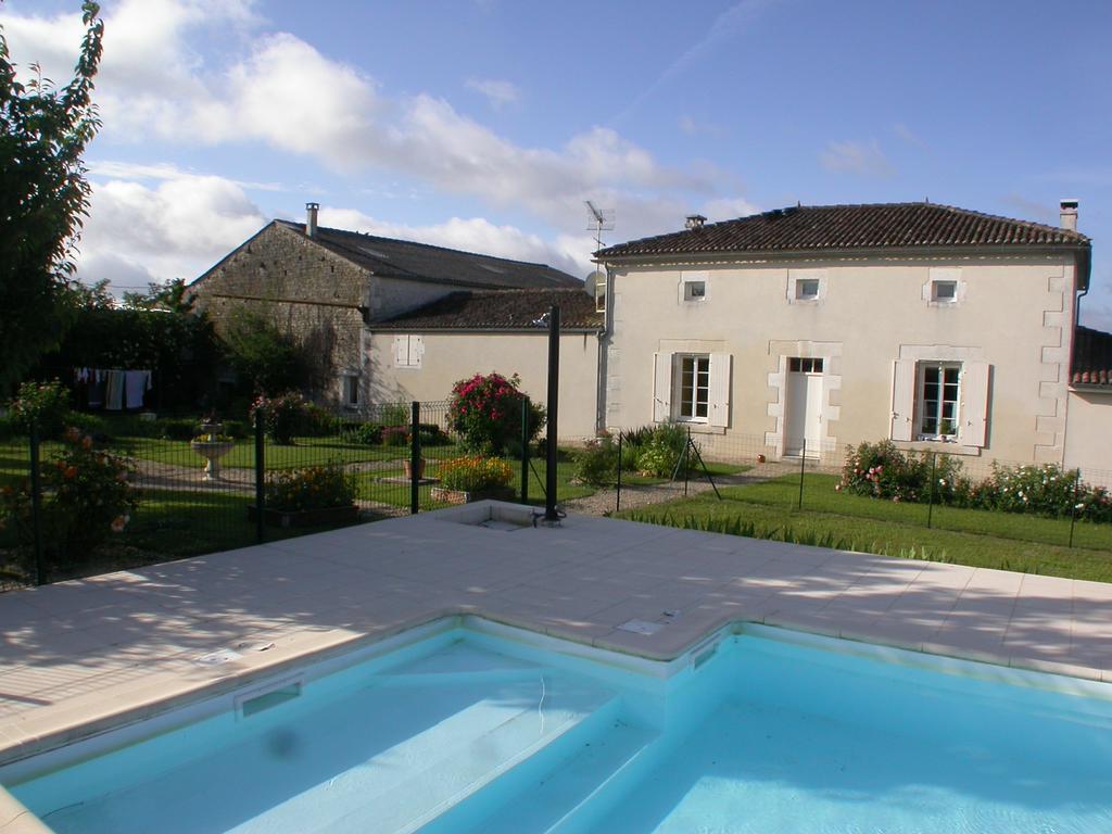 Chambres D'Hotes L'En Haut Des Vignes Mérignac 外观 照片